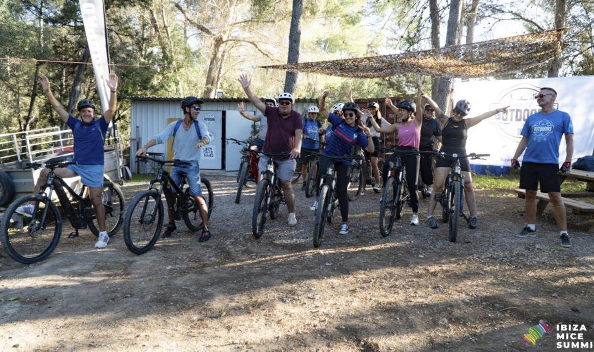 Fina Riera , Eva Ruiz,                     Ana Sánchez.