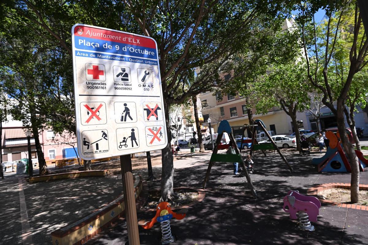 Zona de juegos infantiles en la plaza 9 d'Octubre de Elche