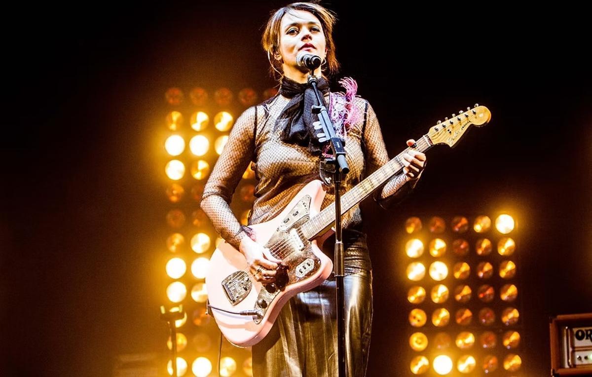 La cantante siciliana Carmen Consoli revisará su repertorio con la Orquestra de Músiques d’Arrel de Catalunya en Paral·lel 62.