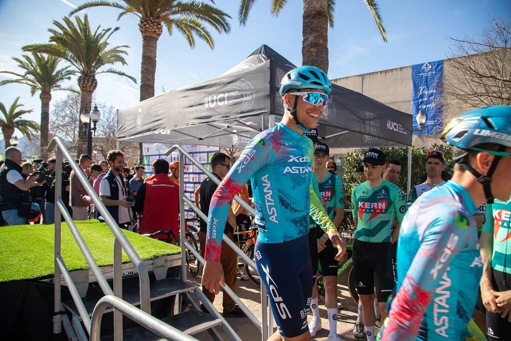 Vuelta Ciclista a Murcia: imágenes de la salida en Jumilla