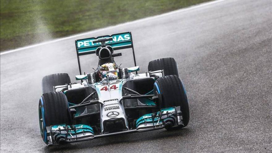 Nuevo recital de Hamilton, Rosberg y Mercedes, con Alonso tercero