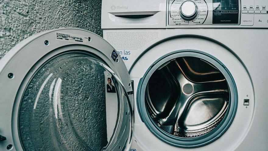 Tu lavadora tiene un botón secreto que seguramente no usas: la ropa sale más limpia