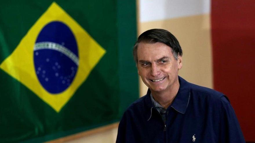 Bolsonaro ficha a ejecutivo del banco Santander Brasil para su equipo económico