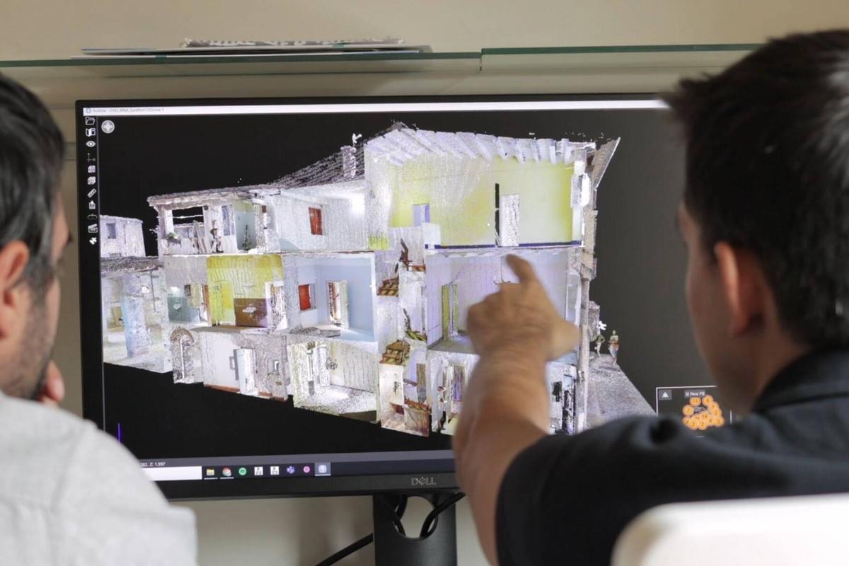 Els arquitectes treballant en un projecte.