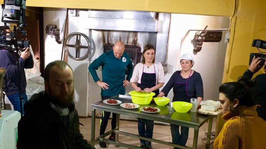 Una panadería de Amieva muestra en el Canal Cocina como hacer una boroña preñada