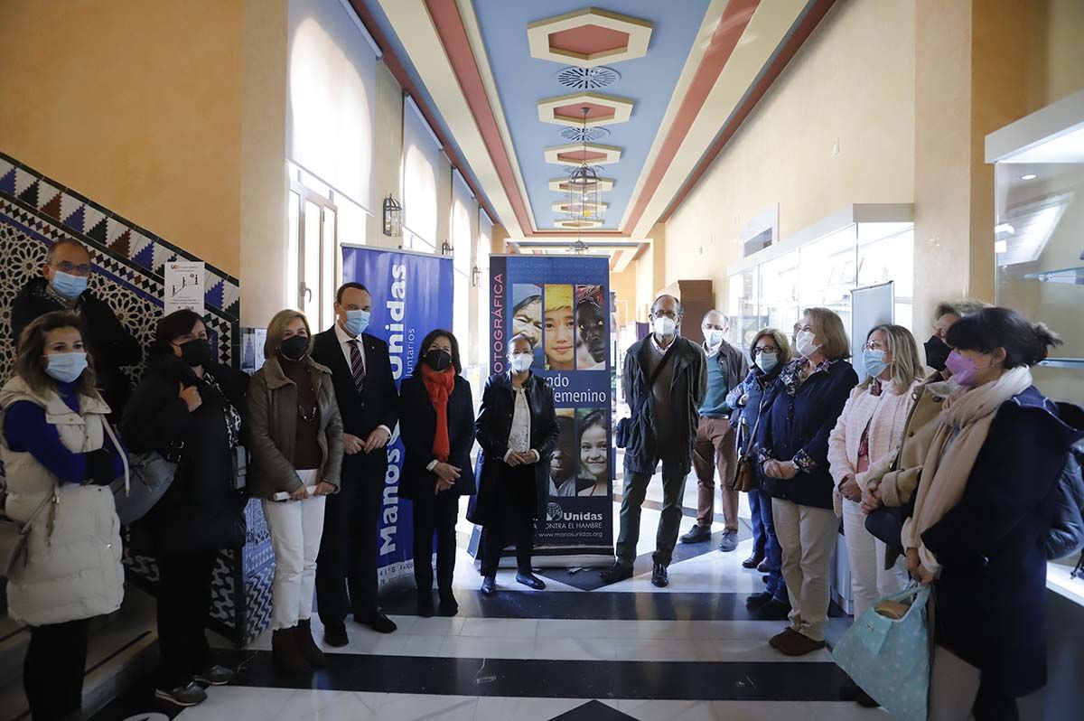 Exposición de Manos Unidas sobre el avance social de las mujeres en el Rectorado