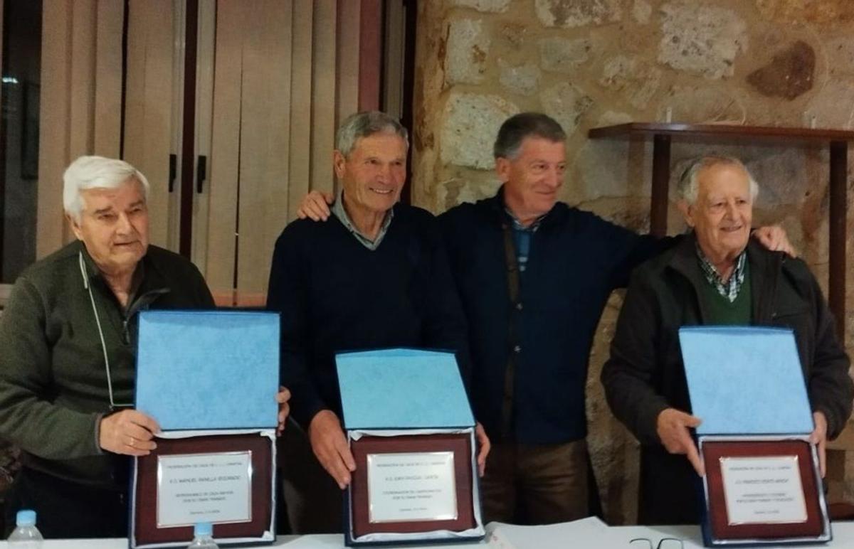 Tres de los miembros más veteranos de la Delegación fueron homenajeados por la Federación | FCYLC