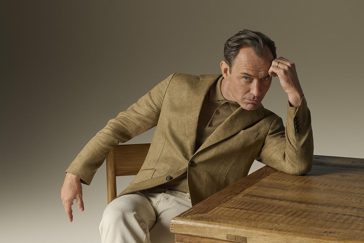 Jude Law en una de las imágenes de la nueva campaña Primavera‑Verano 2026 de Emidio Tucci