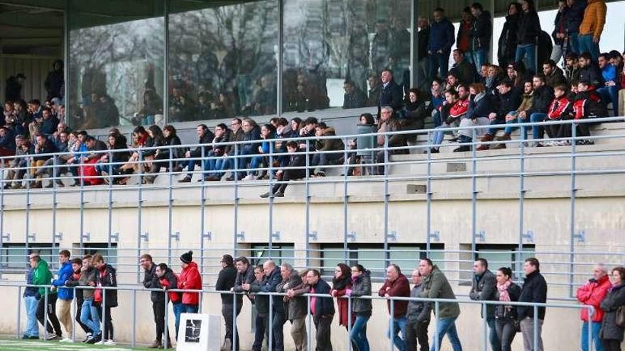Aspecto que presentaban las gradas durante el duelo. // Bernabé