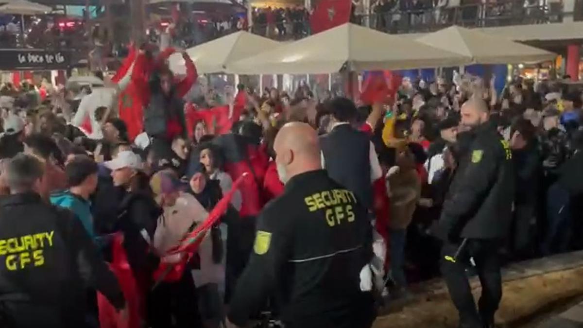 Los aficionados marroquíes enloquecen tras la victoria en el Zig Zag