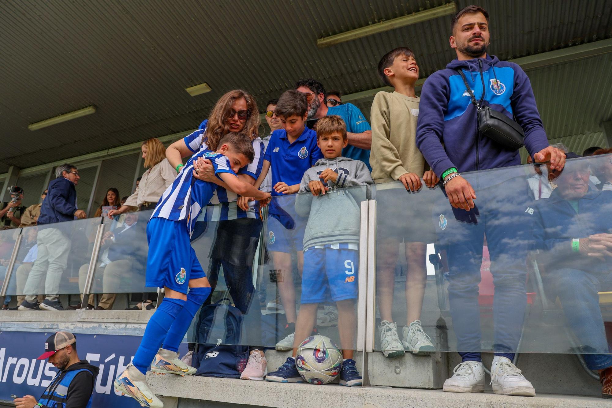 El Porto se lleva el primer título de Arousa Fútbol 7 a Portugal
