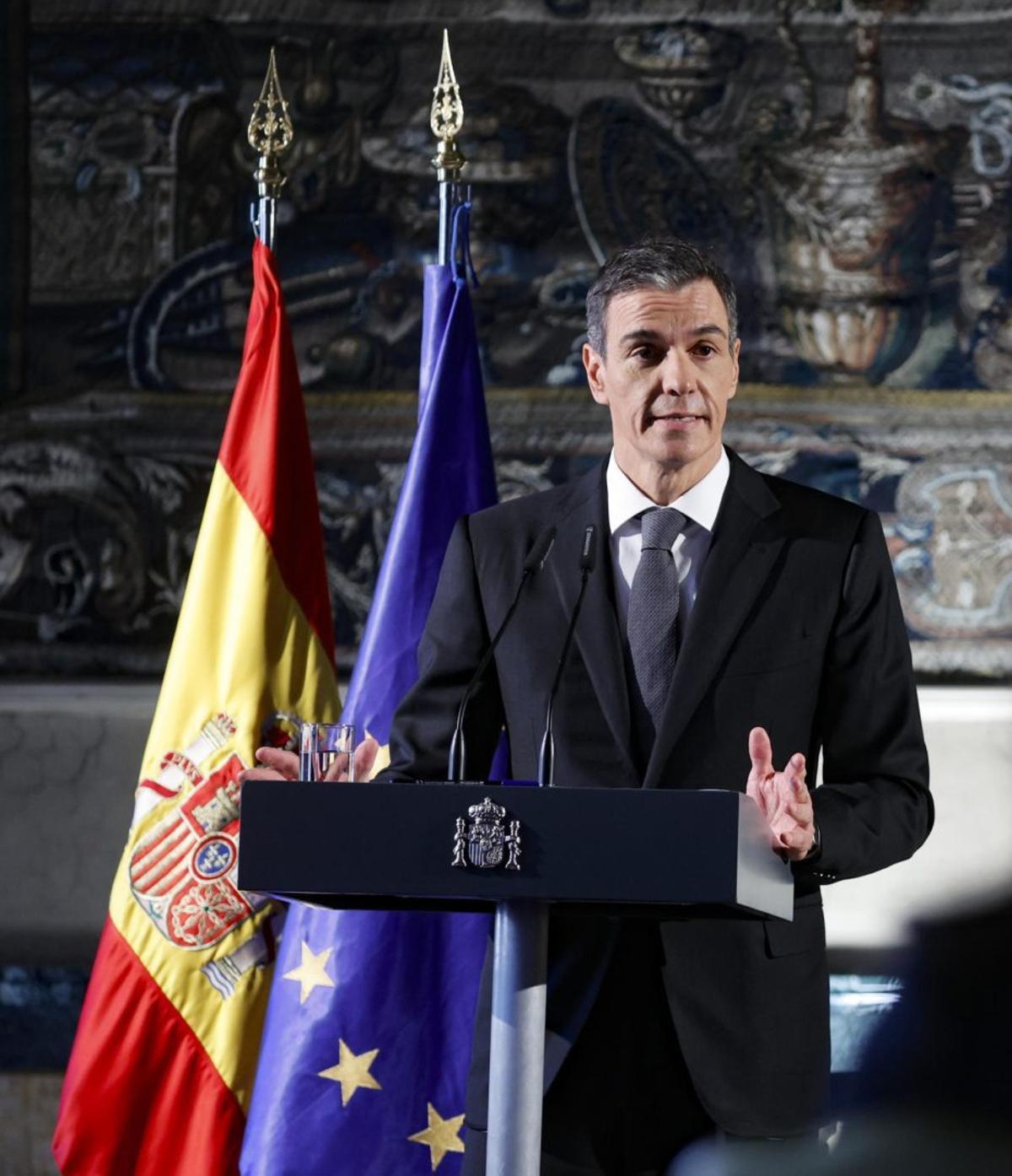 Sánchez se centra a negar el finançament irregular i el PSOE apel·la a la resistència