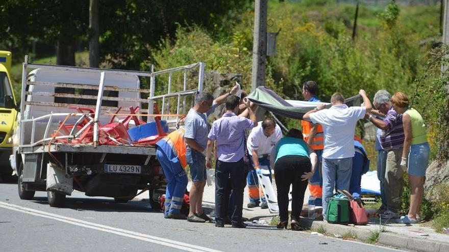 Siete heridos al explotar bombas de palenque en el camión de una procesión en Ponte Caldelas