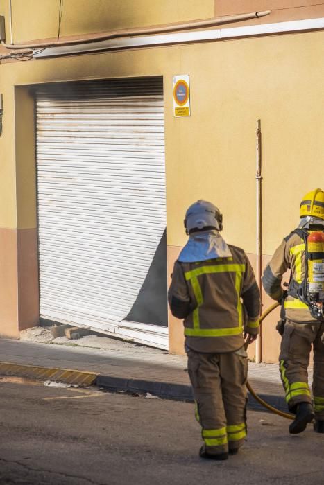 S'incendia un cotxe a l'interior d'una casa de Navarcles