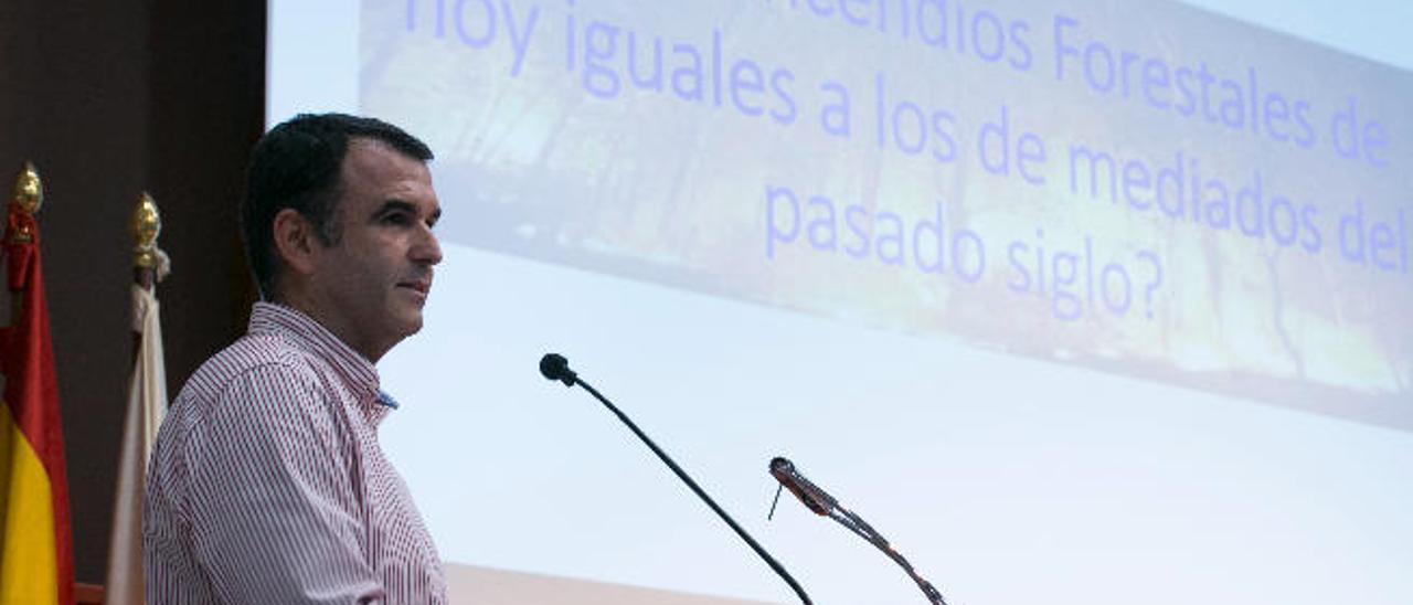 Luis Fernando Arencibia, jefe del Servicio de Medio Ambiente del Cabildo, durante su conferencia de ayer.