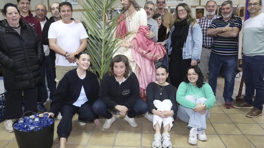 Fe y tradición: el motor que impulsa a los costaleros