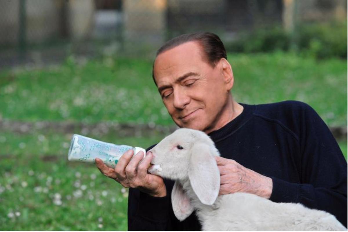 Silvio Berlusconi en una campaña a favor del vegeterianismo.