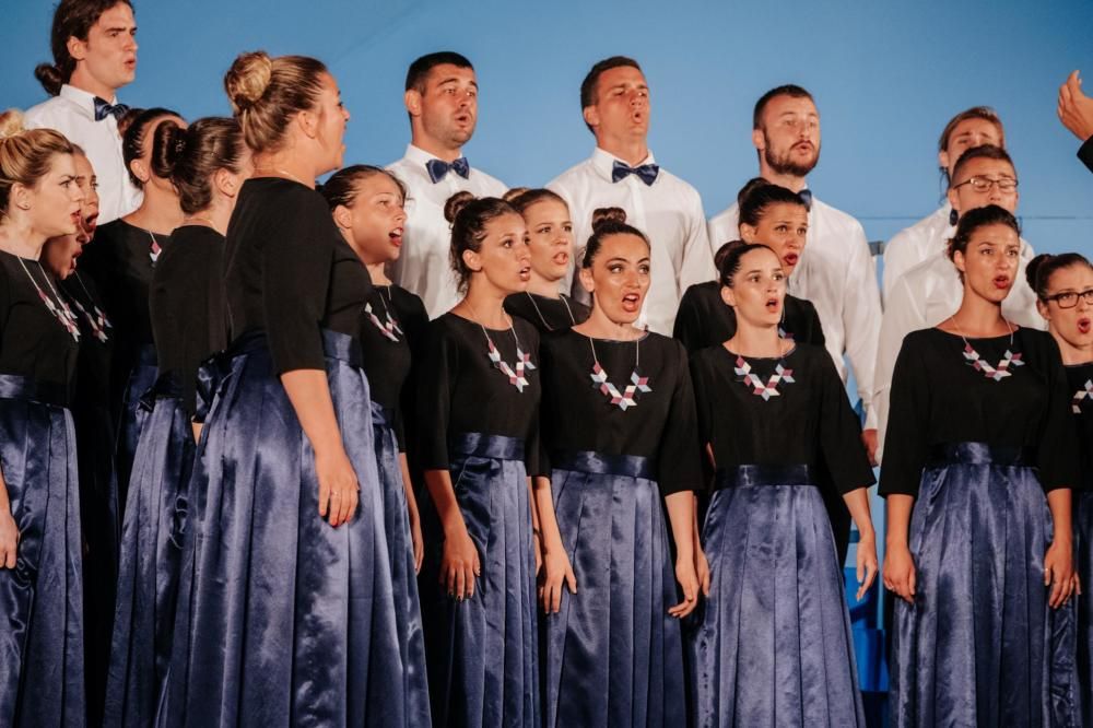 Las Eras de la Sal acogieron una espectacular gala coral con lo mejor del Certamen Internacional de Habaneras y Polifonía de Torrevieja antes de dar a conorcer los premios