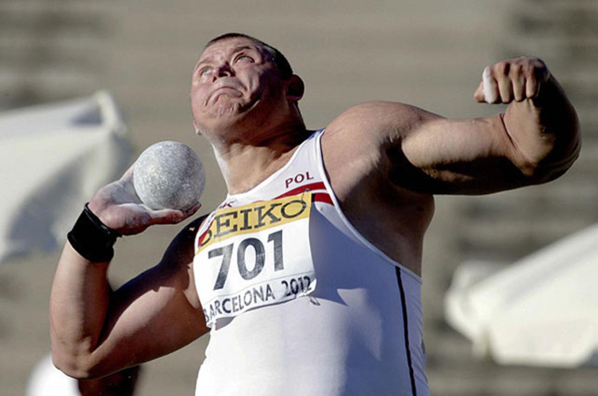 El polonès Krzysztof Brzozowski durant la final de llançament de pes, en què ha aconseguit la medalla de plata, als Mundials d’atletisme júnior a Barcelona.