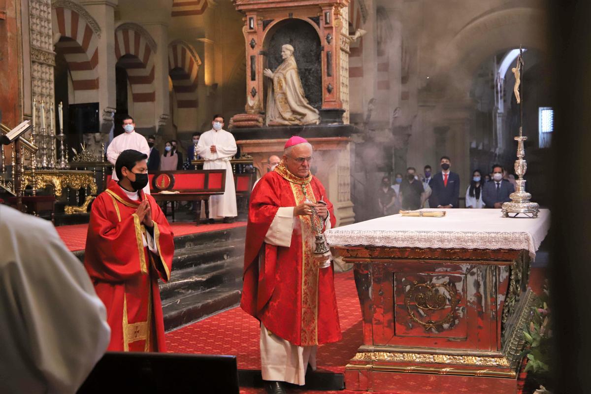 El Simpecado del Rocío en la Catedral El Simpecado del Rocío en la Catedral