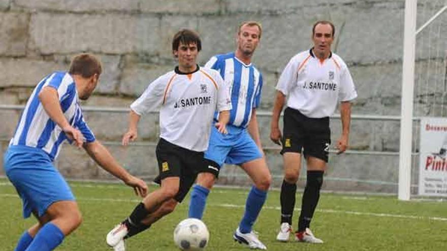 Los veteranos juegan sus encuentros los sábados por la tarde.