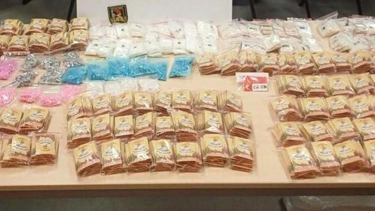 La droga que duia el ciclista a la motxilla.