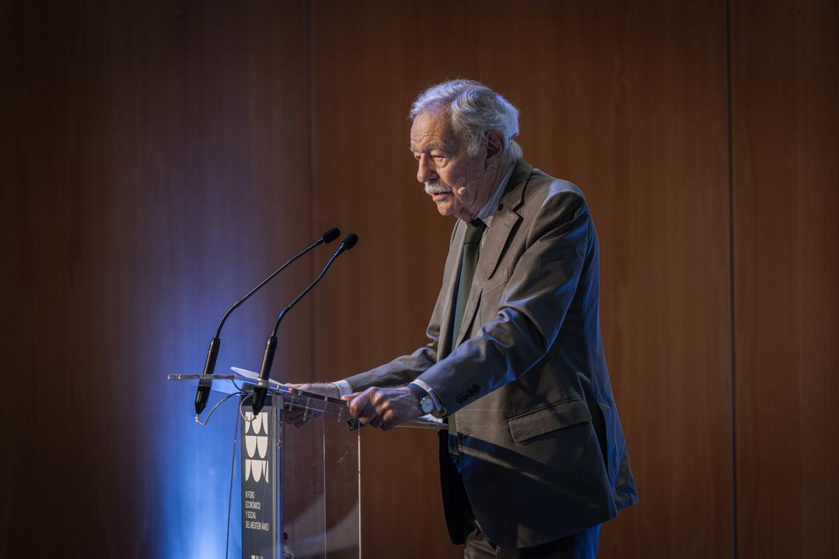 Eduardo Mendoza, escritor.