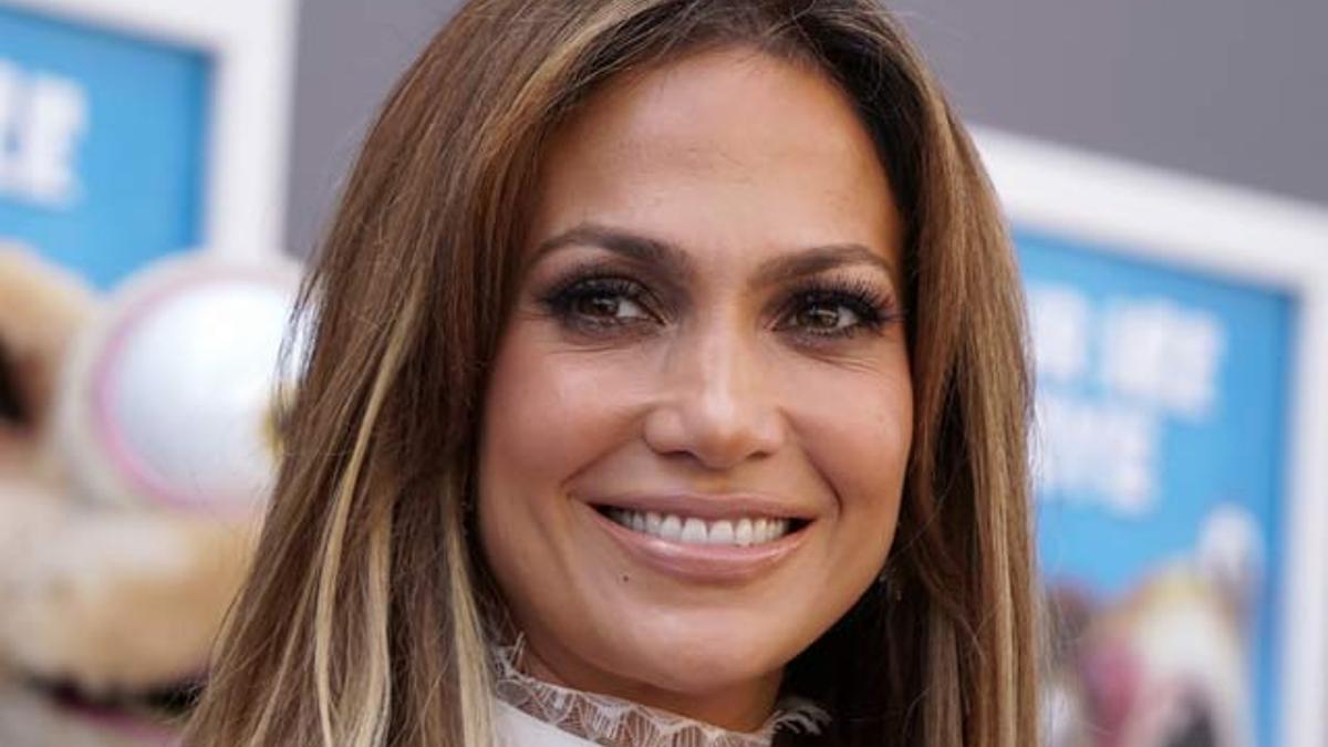 Jennifer Lopez muestra su lado más maternal en redes sociales