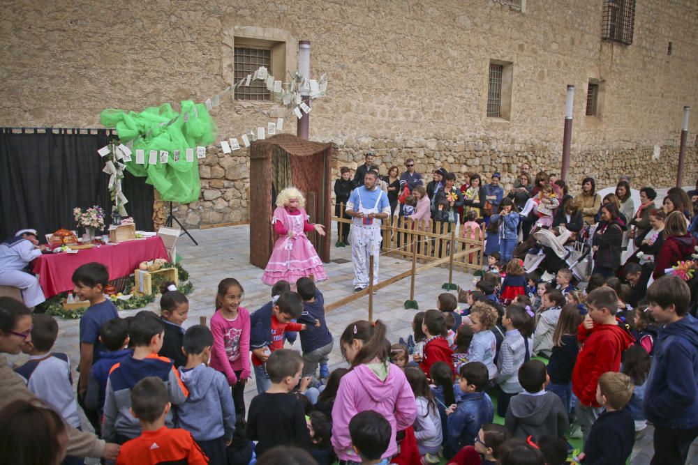 Los libros salen a la calle en Orihuela