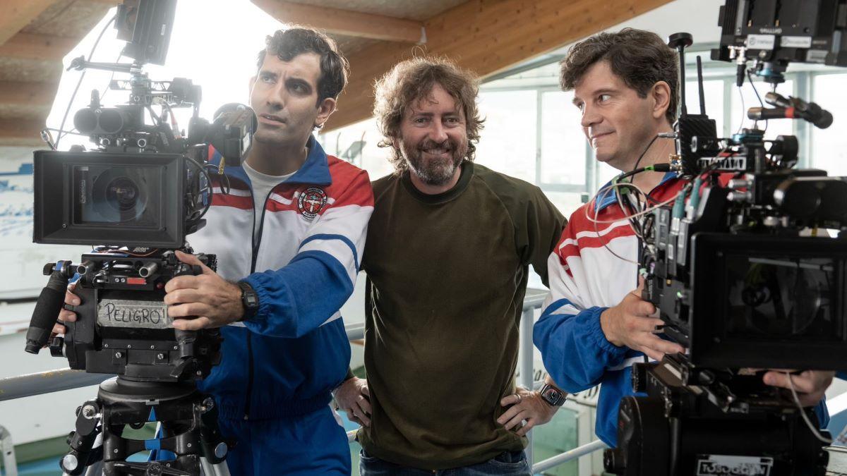 El director Daniel Sánchez Arévalo con los actores Tamar Novas y Xosé A. Touriñán durante el rodaje de Rondallas.