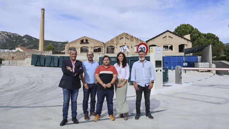 De izquierda a derecha: Enrique Garcia Gutierrez, delegado Regional de PreZero; Pablo Martínez, gerente del Consorcio Terra; Saúl Serrano, primer teniente de alcalde; Sara Beneyto, concejala de Servicios Municipales y Vicent Molina, alcalde de Muro de Alcoy.