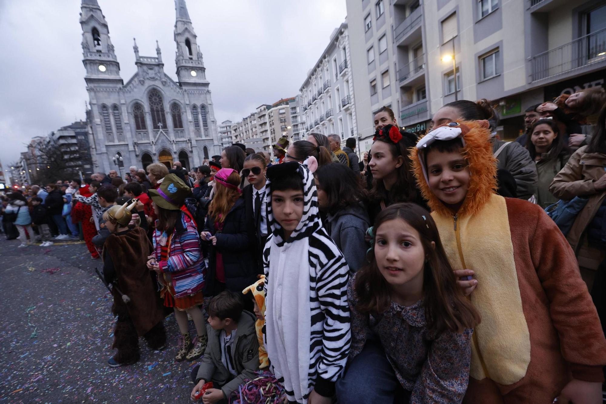 EN IMÁGENES: Así se ha vivido el multitudinario desfile de Antroxu de Avilés