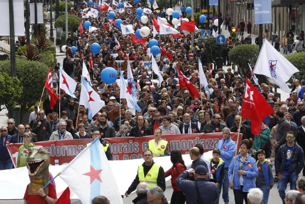 Día del Trabajador en Vigo | Miles de personas exigen la derogación de la reforma laboral