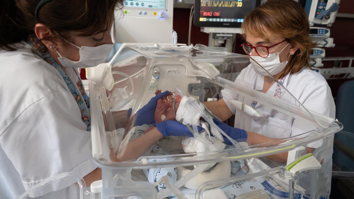 El nadó a l'UCI de neonatologia de l'Hospital Clínic