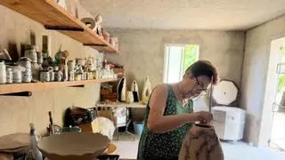 Llega a Can Jordi el universo de arcilla de Catalina Marí Tur, alumna de 'Toniet', por primera vez en solitario