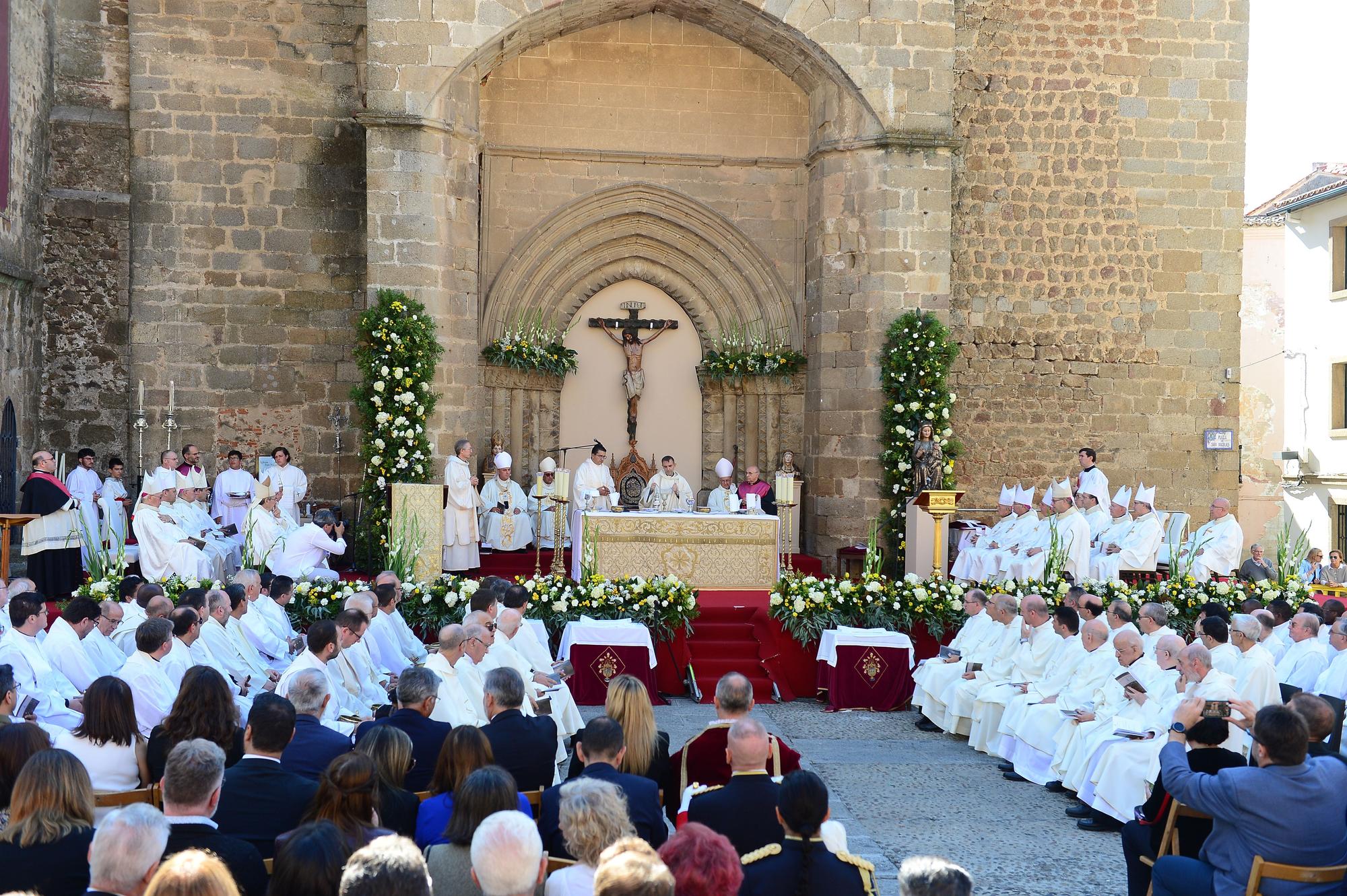 Las imágenes de la ordenación episcopal del nuevo obispo de Plasencia