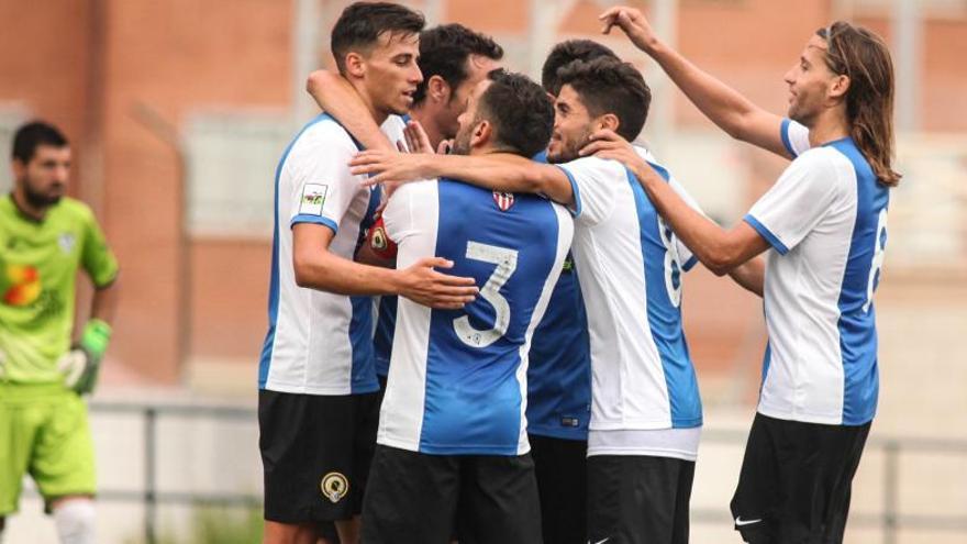 Los jugadores del Hércules celebran un gol en el primera partido de Copa ante el Andorra de Teruel