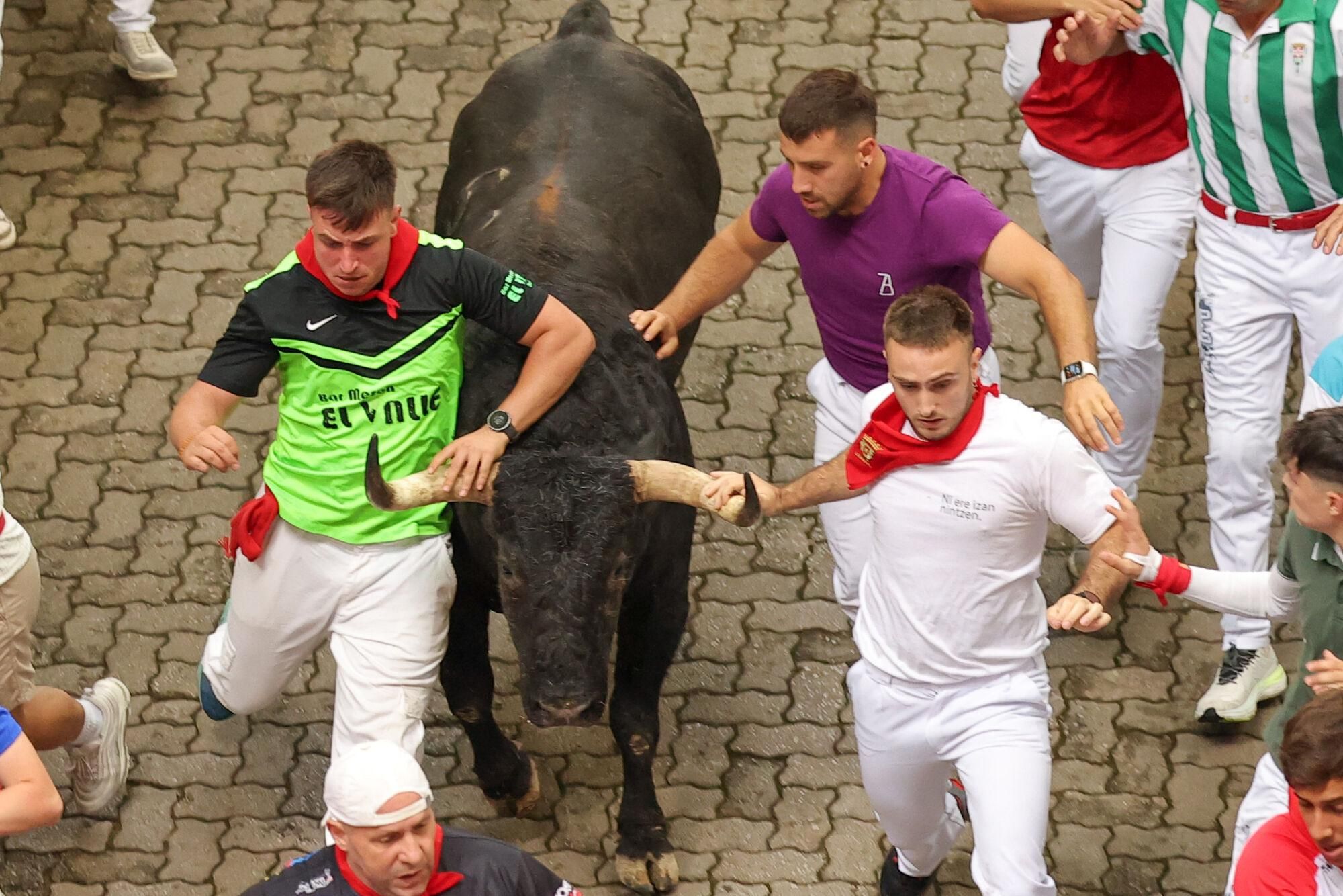 El primer encierro de los Sanfermines 2025, en imágenes.
