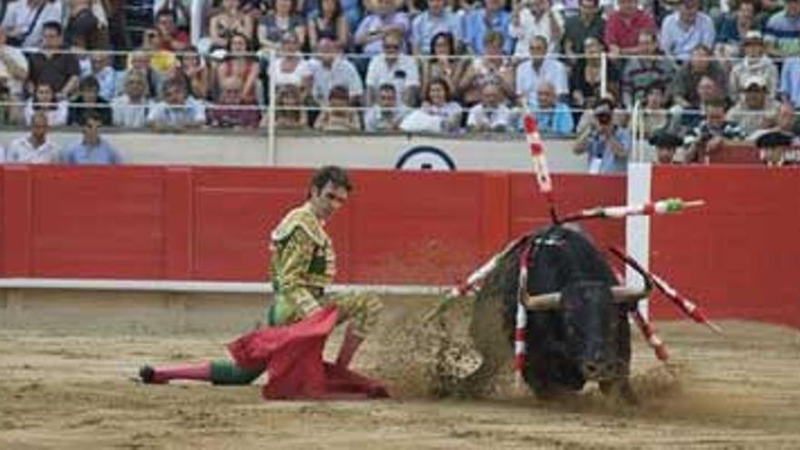 José Tomás defiende el toreo en una encerrona sin magia