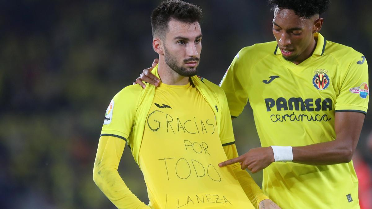 Álex Baena celebra el gol levantándose la camiseta, lo que le valió la segunda amarilla en el Villarreal-Almería.