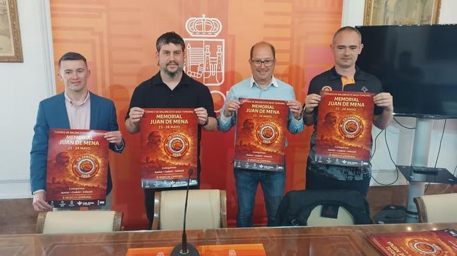 Tres pabellones, 16 equipos,180 jugadoras y baloncesto de base para rendir homenaje a Juan de Mena