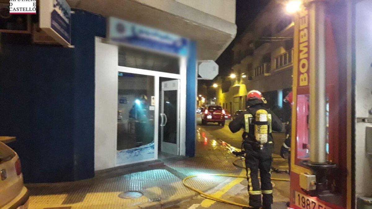 Los bomberos sofocan un incendio en Benicàssim