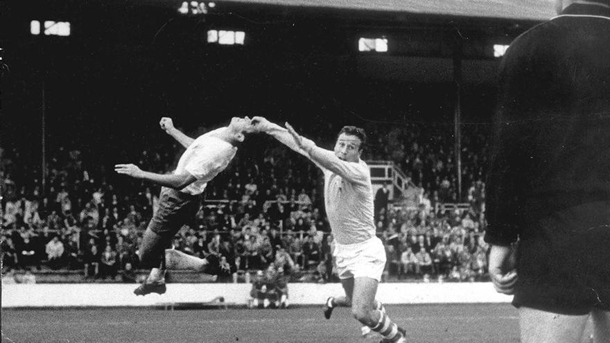 2.abel cabecea en un partido Celta-Zaragoza..jpg