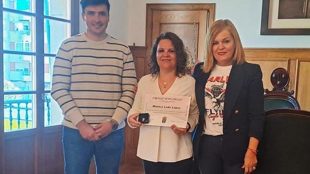 La arquera Mónica Ledo (c.) con Digna Rivas y Antonio Cabaleiro. | FDV
