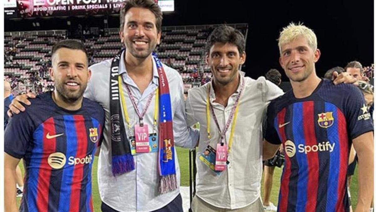 Jordi Alba, Marc Segarra y Álex Isern (ambos de ISL), y Sergi Roberto, en la gira estadounidense del Barça en julio de 2022.