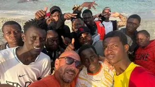 Los migrantes llegados a Migjorn: "¿Formentera? No, no, queremos llegar a España"