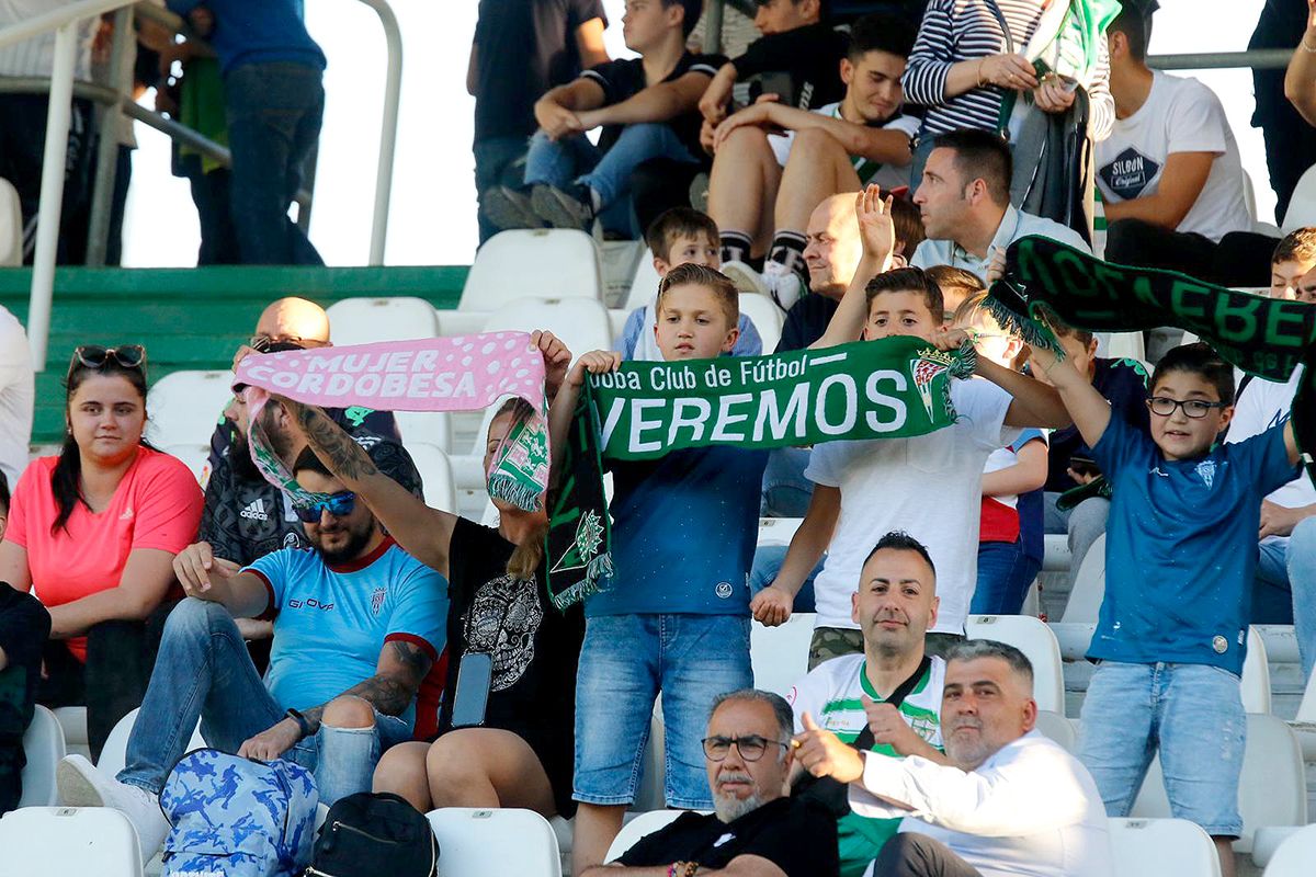 Las imágenes de la afición en el Córdoba CF - Racing Ferrol