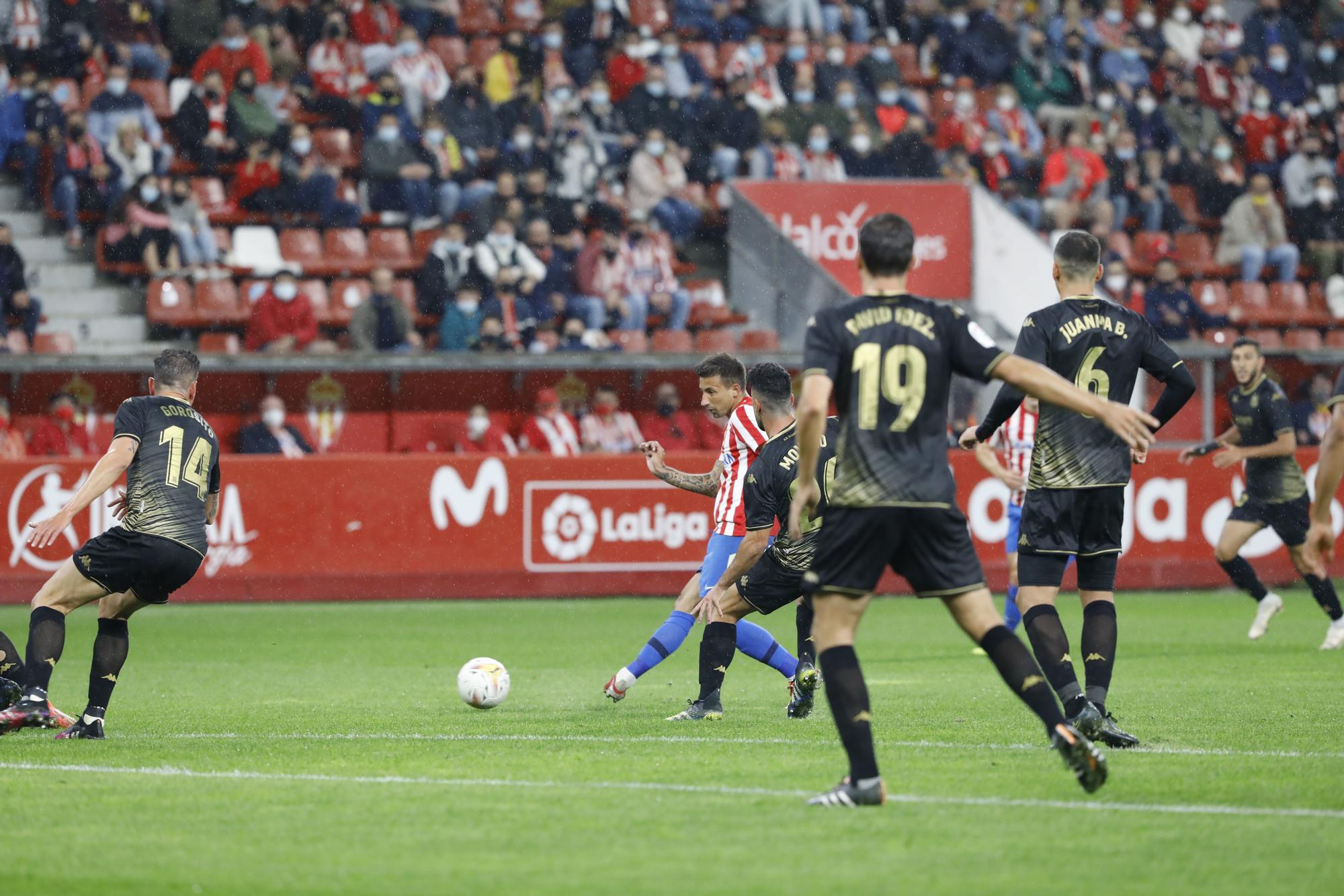 En imágenes: así fue el partido entre el Sporting y el Alcorcón