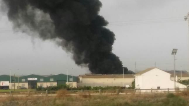 Incendio en una planta de reciclaje de Alboraia