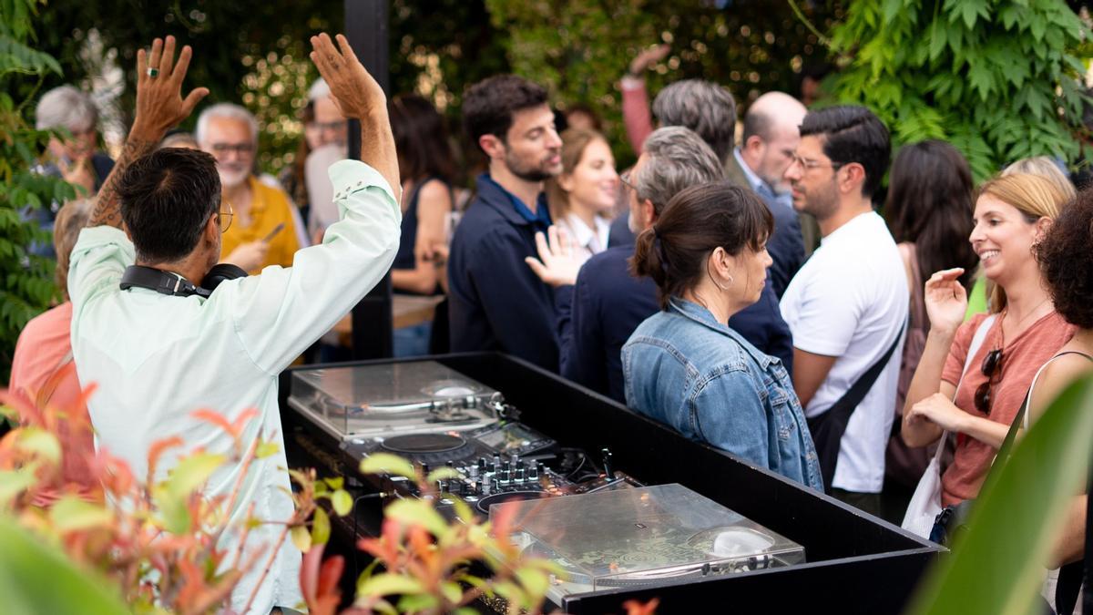 Ambiente de una edición anterior de '#BuenasTardesPulitzer' en La Terraza del Hotel Pulitzer.